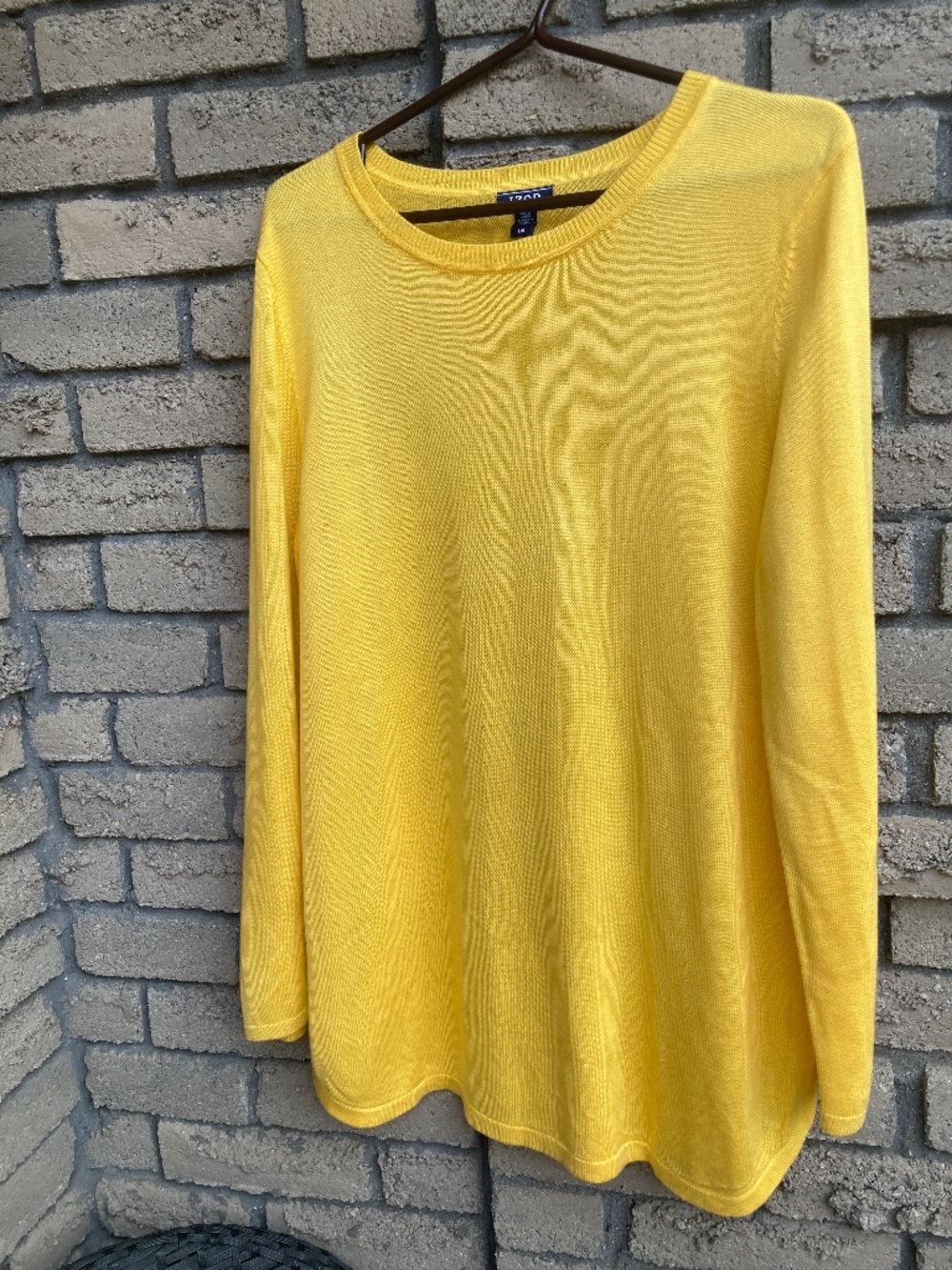 IZOD lightweight sweater
